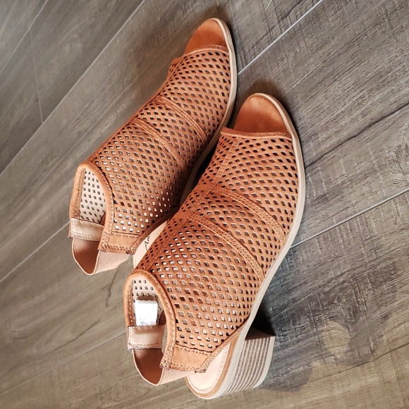 SOLD Shoes - Picture 1 of 5